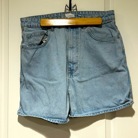 Zara Shorts - Picture 2 of 3